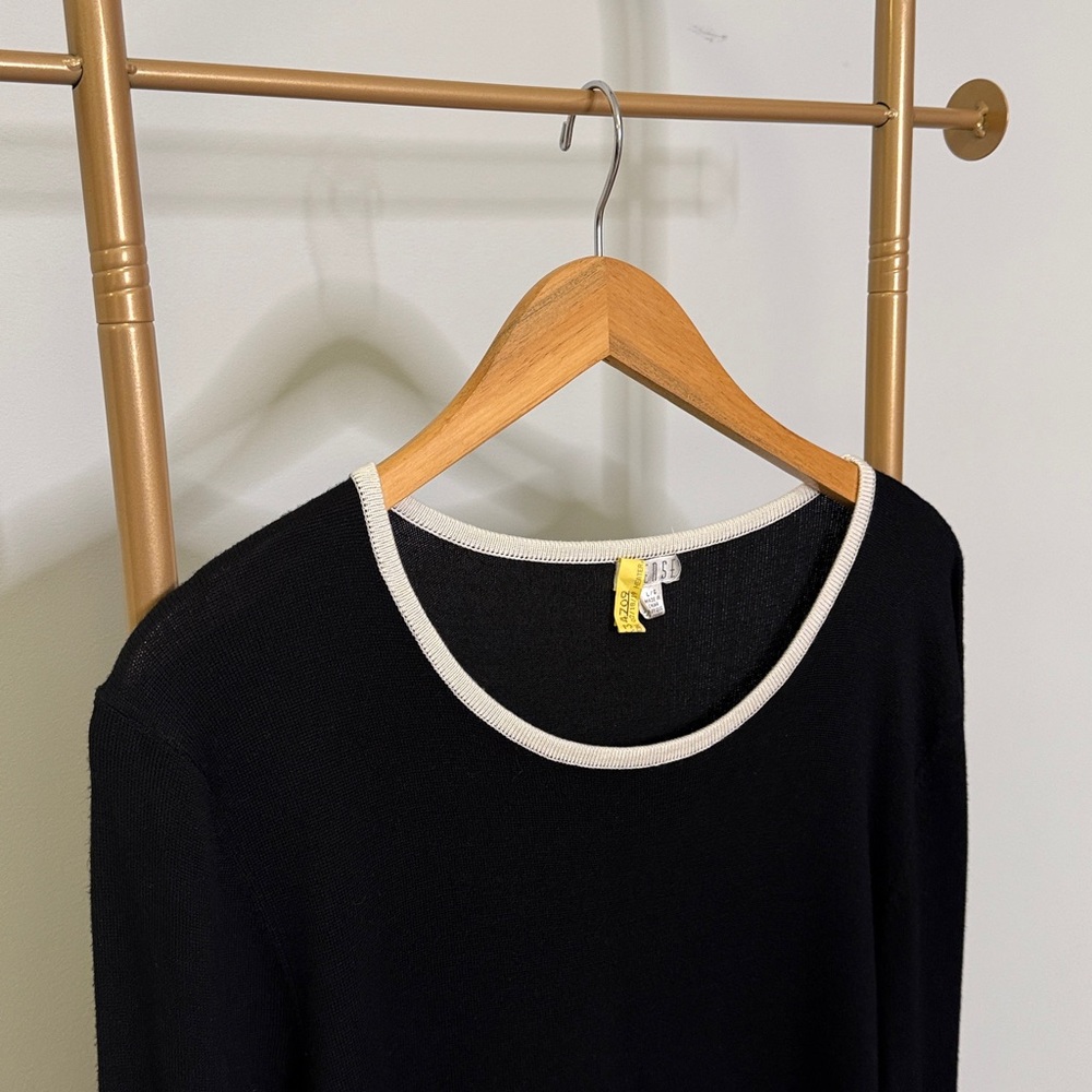Elegant Black Swester Dress with Cream Accents